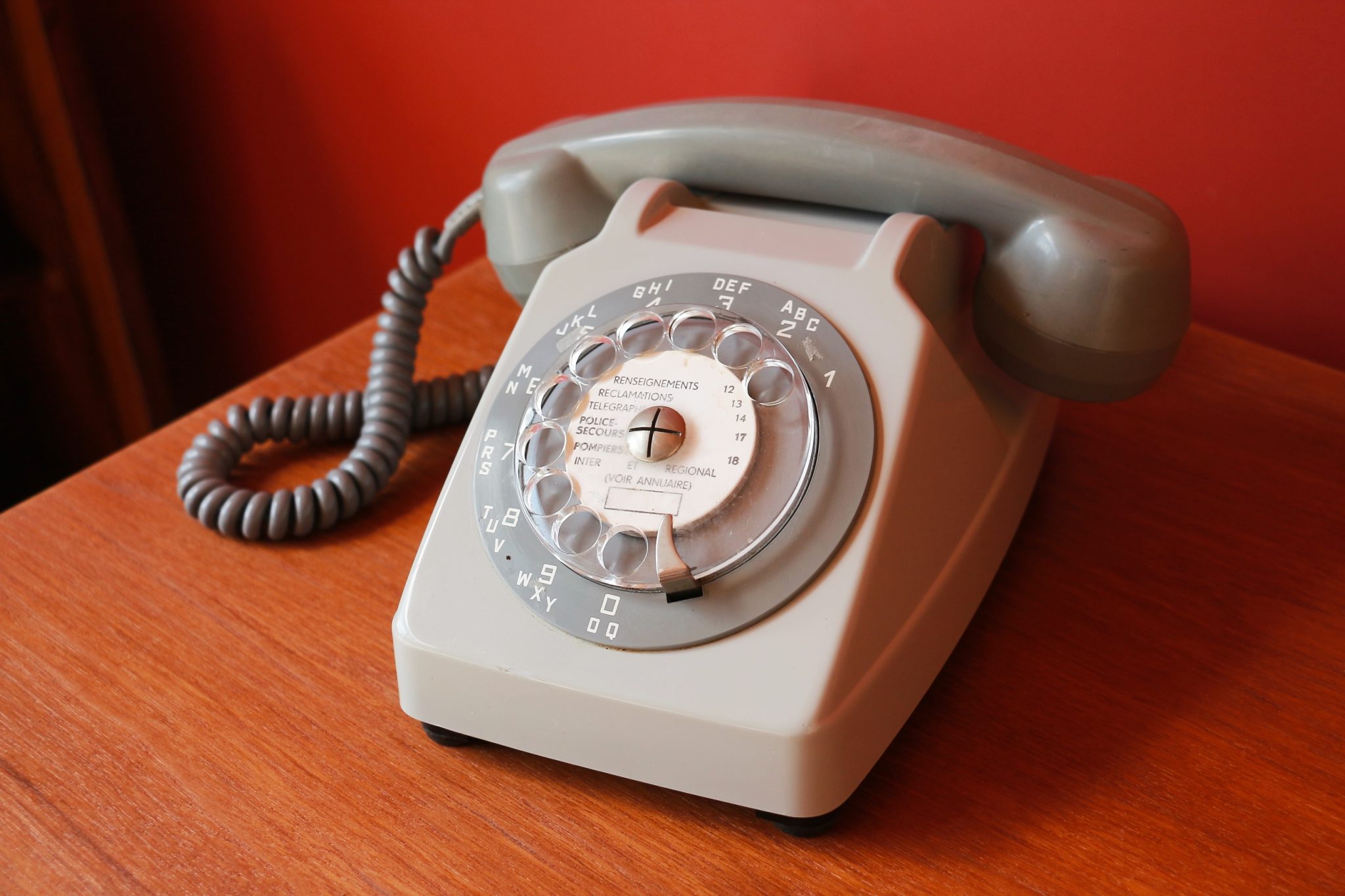 Ancien Téléphone Retro Gris Socotel S63 - Cadran rotatif - Atelier Bakelite