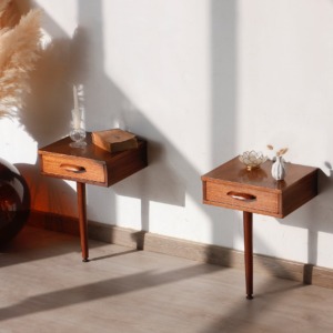 Paire de tables de chevet scandinaves vintage