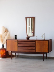 Enfilade moderniste britannique par White & Newton : l’élégance des années 60