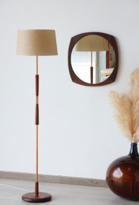 Lampadaire vintage teck années 60 avec abat-jour tressé