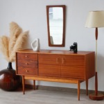 Enfilade vintage Uniflex en palissandre et acajou restaurée années 60 face