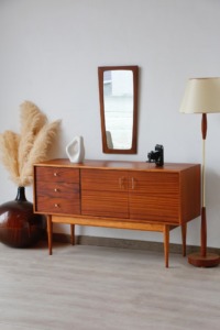 Enfilade vintage Uniflex en palissandre et acajou restaurée années 60 face