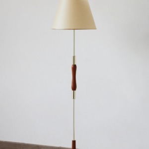 Lampadaire vintage années 60 style scandinave en bois et laiton restauré