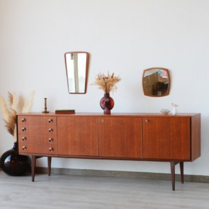 Grand buffet enfilade scandinave vintage années 70 en teck sur pieds fuseaux