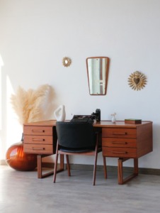 Bureau freestanding teck scandinave annees 60 Henning Jensen et Torben Valeur pour Dyrlund