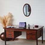 Bureau Arne Vodder palissandre de Rio avec caissons suspendus et bibliothèque
